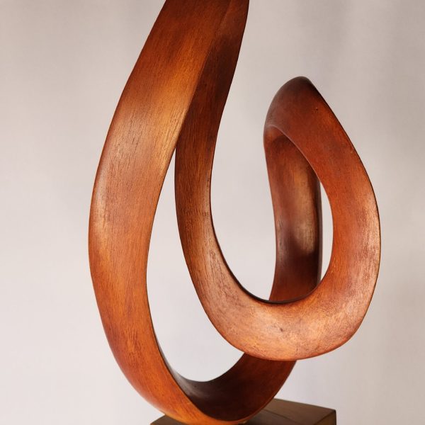 Escultura de madera y cerámica